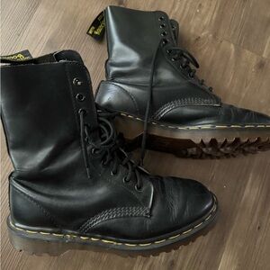 90’s - Made in England - Dr. Marten Boots - 10 eyelet
